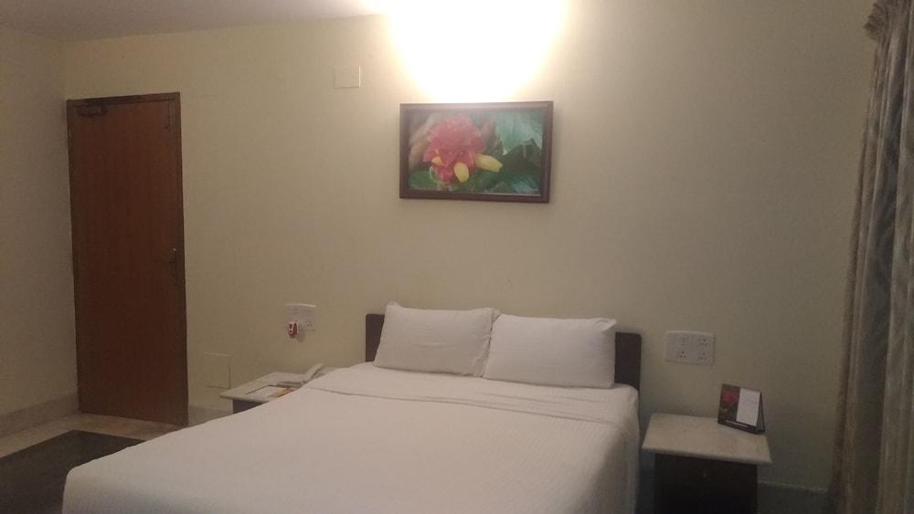 Hanu Reddy Residences Poes Garden Τσενάι Εξωτερικό φωτογραφία